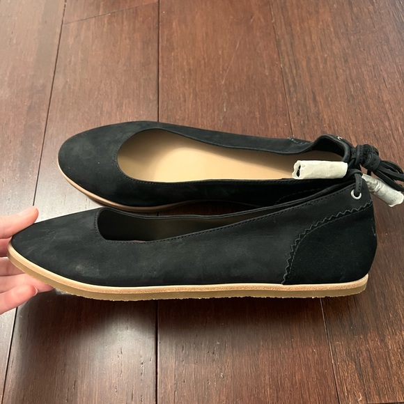 UGG | Black Nubuck Mesa Tassel Flats - Picture 2 of 5